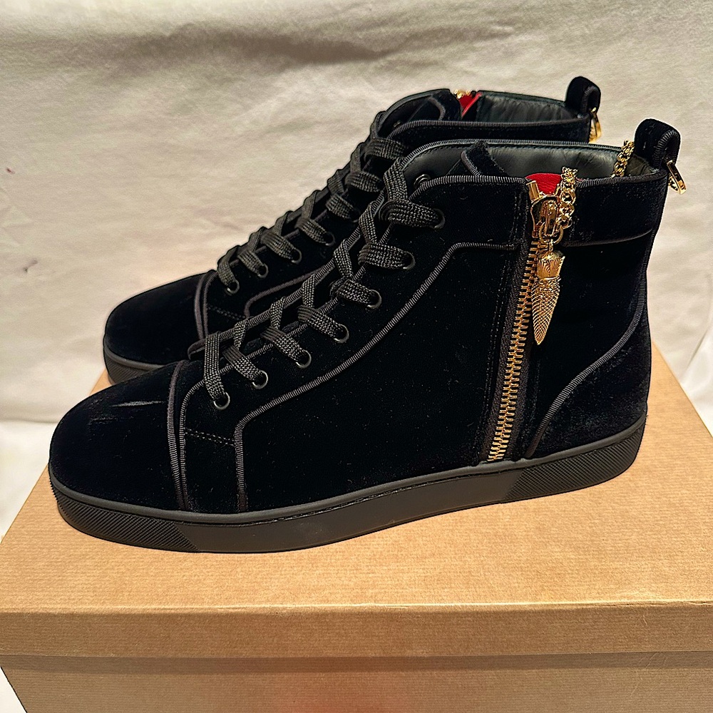 🚫🚫🚫🚫SOLD🚫🚫🚫🚫Christian Louboutin Louis the Lips - Colour Black/Gold
